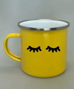Wimpernmotiv auf Emaillebecher gelb