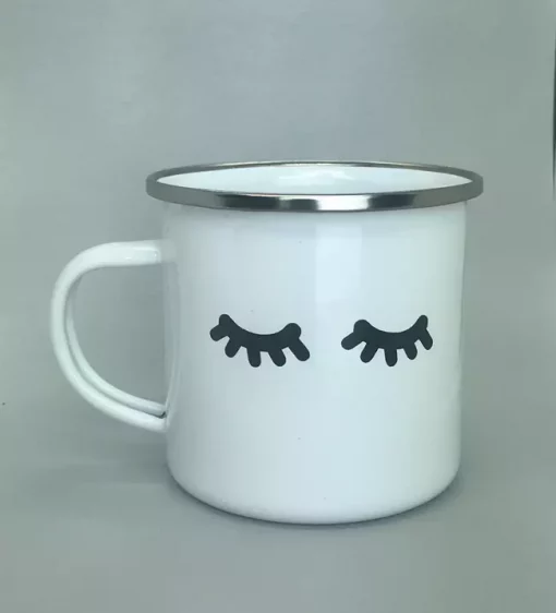 Wimpernmotiv auf Emaillebecher weiß