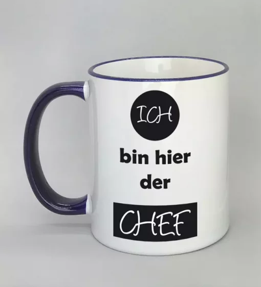 Spruchtasse Ich bin hier der Chef Rand dunkelblau
