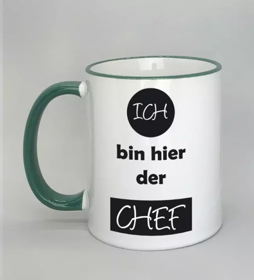 Spruchtasse Ich bin hier der Chef Rand dunkelgrün