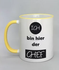 Spruchtasse Ich bin hier der Chef Rand gelb