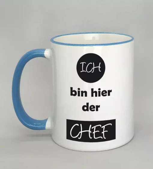 Spruchtasse Ich bin hier der Chef Rand hellblau
