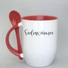 Keramiktasse mit Löffel rot