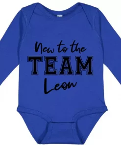 Langarm Baby Body New to the TEAM mit Name blau