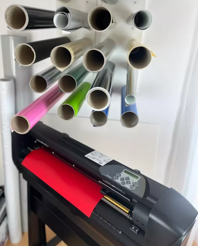 Schneideplotter mit Folienrollen