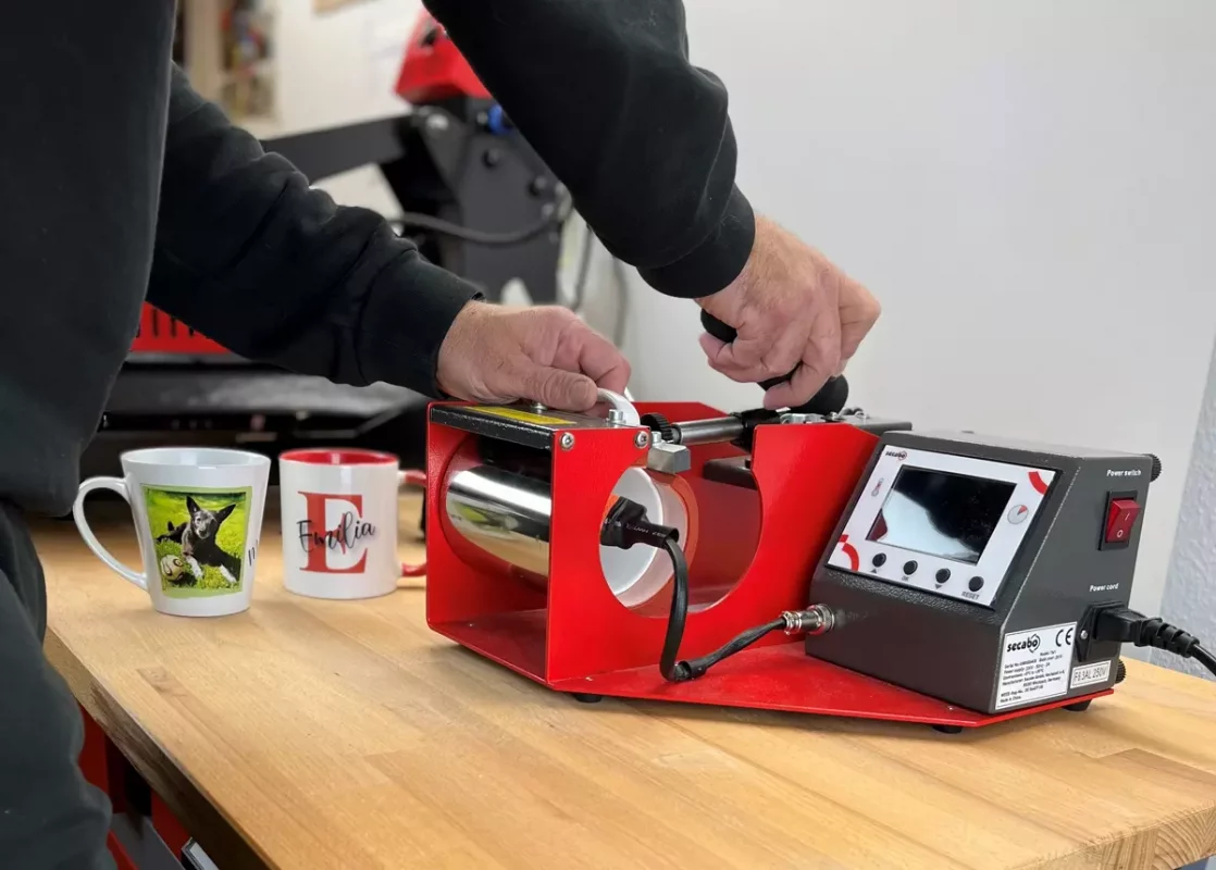 Tassenpresse mit Tasse