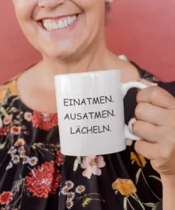 Lustige Spruchtasse in der Anwendung