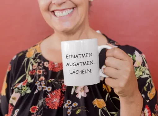 Lustige Spruchtasse in der Anwendung