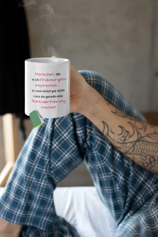 Spruchtasse Menschen die mich frühmorgens ansprechen... Tasse in der Anwendung