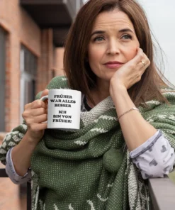 Spruchtasse "Früher war alle besser" Tasse in der Anwendung