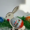 Eierhalter in Hasenform mit Überraschungsei Pappelholz